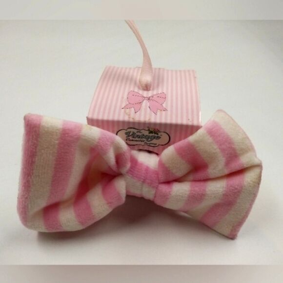 Free Spa Makeup Headband Pink White Stripe Holiday Ornament Beauty New! - Picture 2 of 7